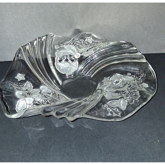 Vintage Mikasa Christmas  Bowl Clear Lead Crystal, Frosted Leaves & Santa - Picture 2 of 8